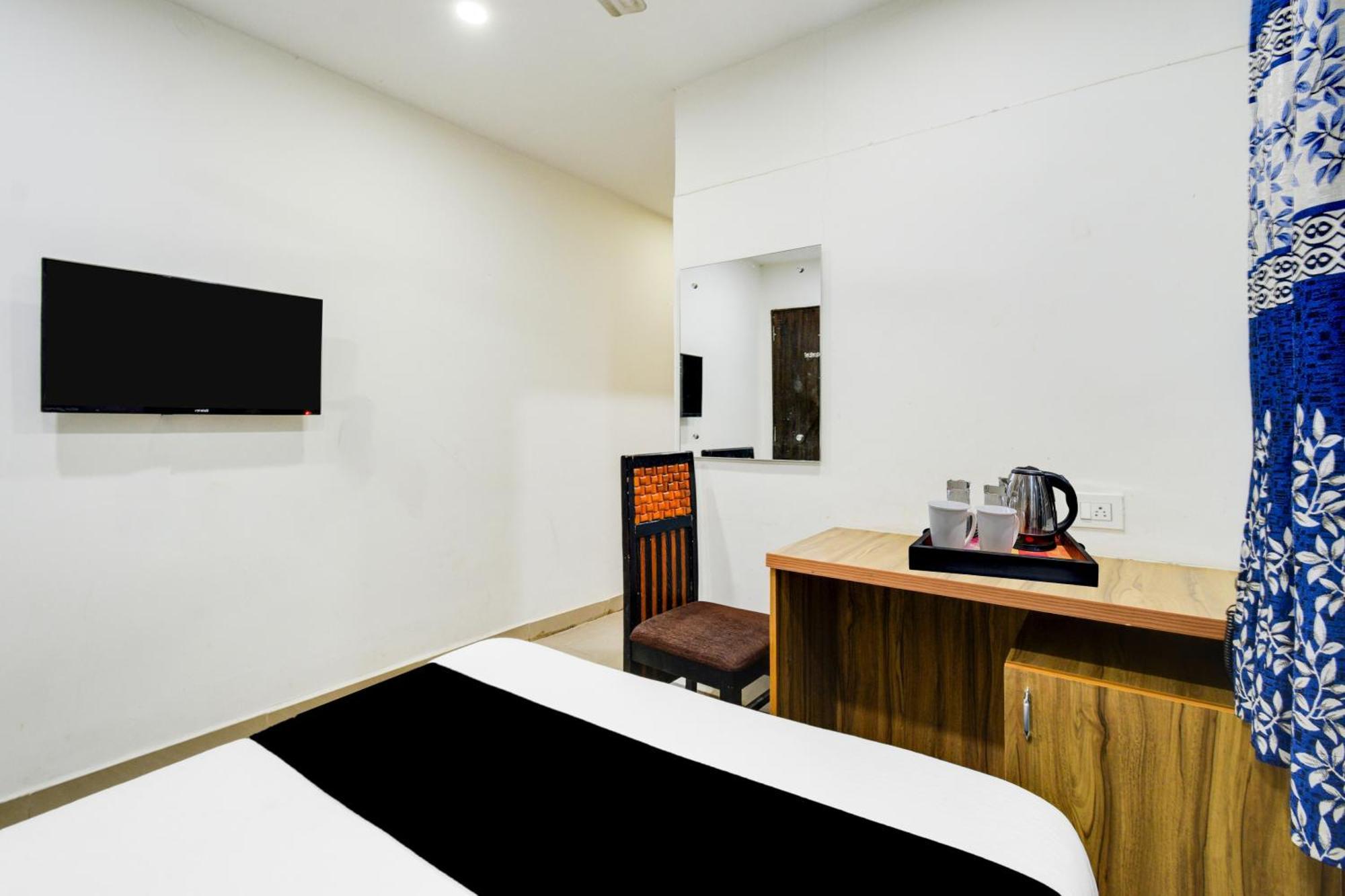Super Townhouse Madhapur 100 Feet Road Formerly Jkc Grand Hyderabad Exterior foto