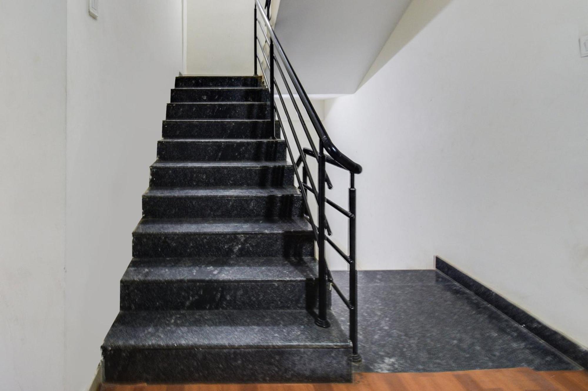 Super Townhouse Madhapur 100 Feet Road Formerly Jkc Grand Hyderabad Exterior foto